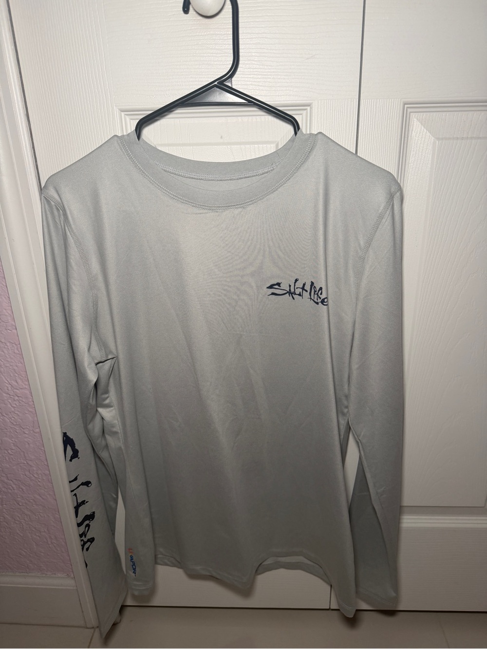 Salt Life Women's Large Light Gray Long Sleeve Fishing Performance Shirt